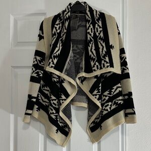 Moon Collection Black and Cream Geometric Sweater